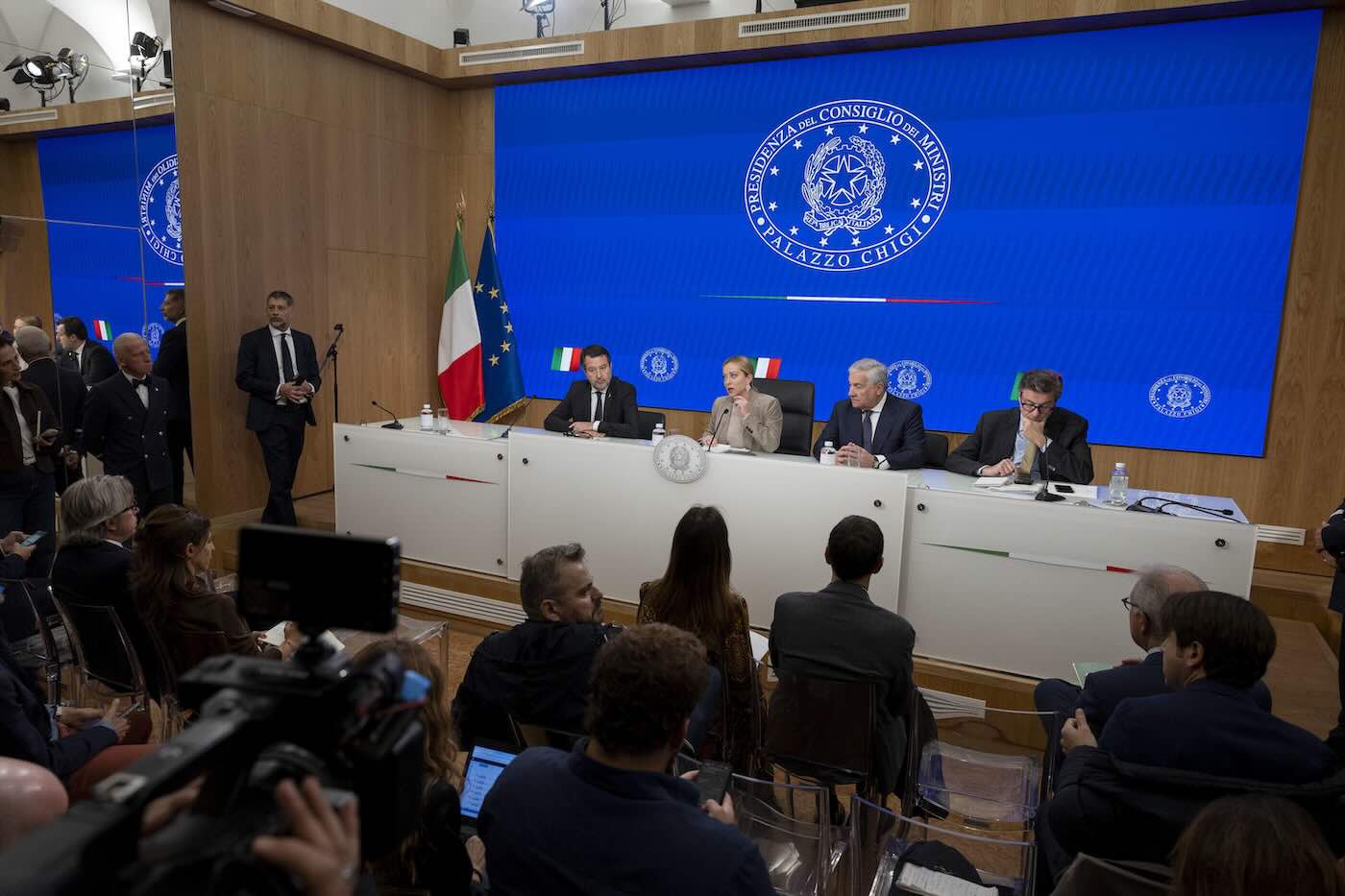 meloni-conferenza-stampa-manovra video