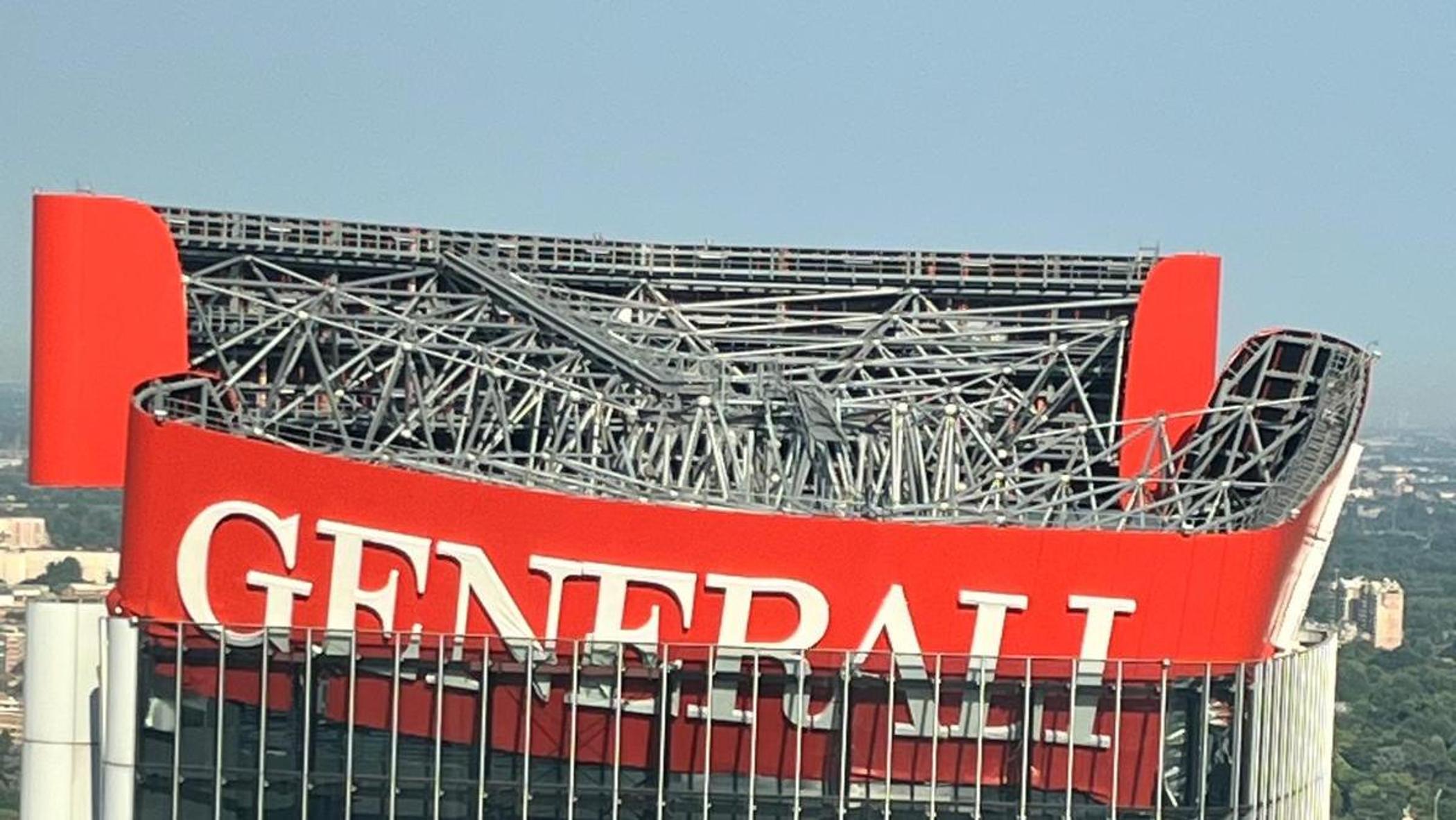 milano torre hadid insegna generali