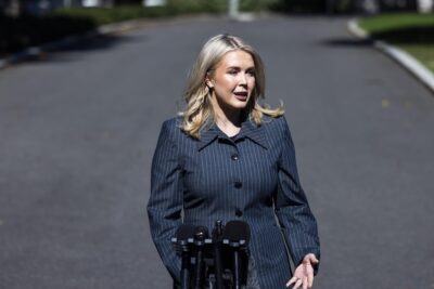 vertice-trump-putin-ungheria-tua-madre-portavoce-casa-bianca