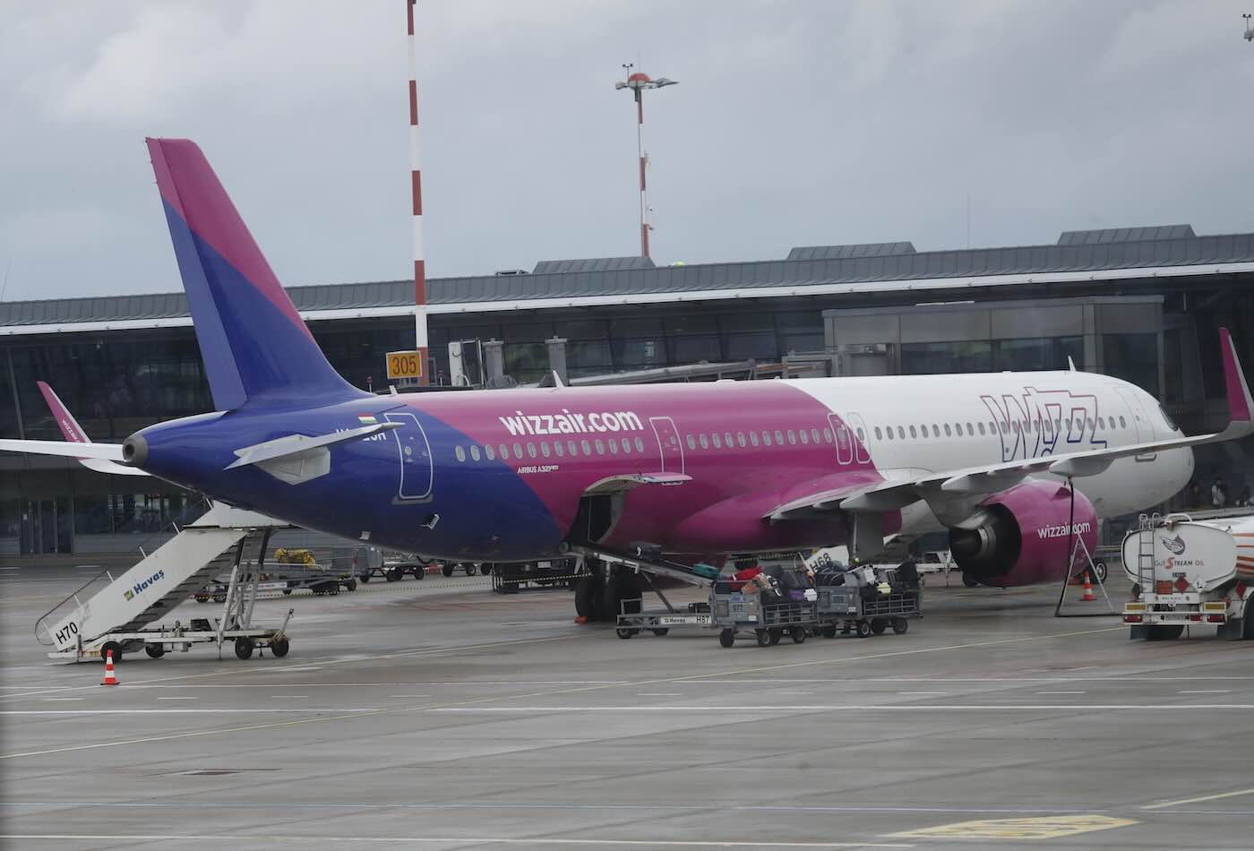 wizz air atterraggio emergenza egitto roma
